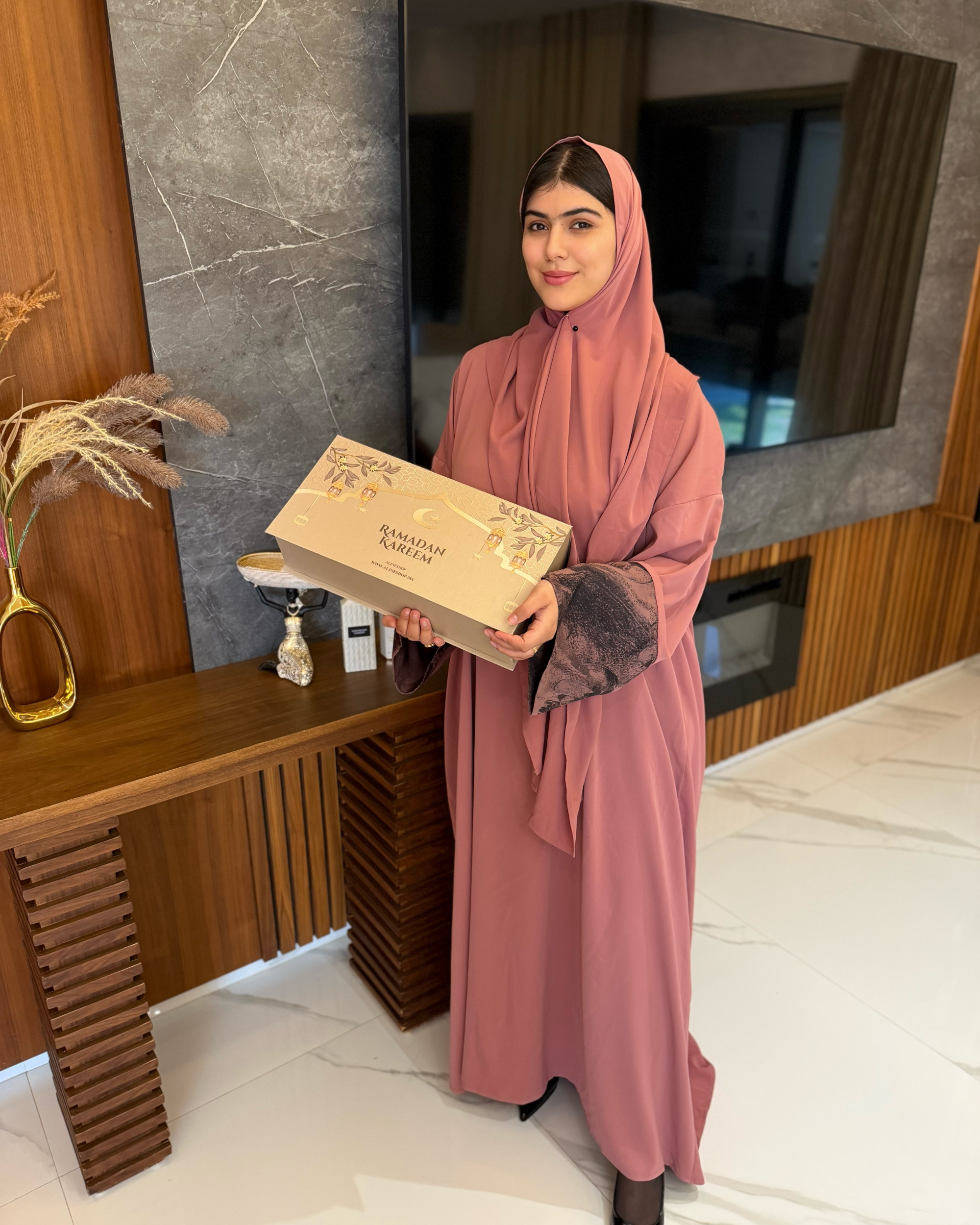 Box Abaya Dubai Rose